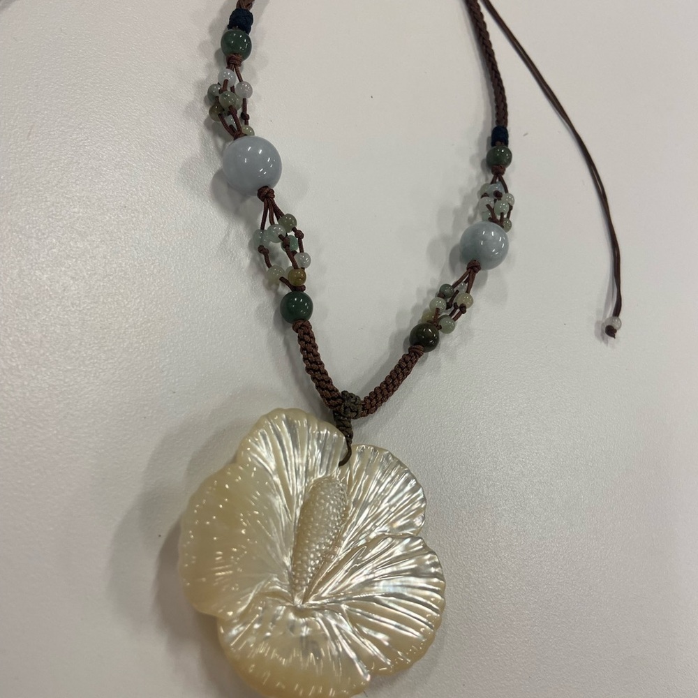 Elegant Cream Floral Pendant Necklace